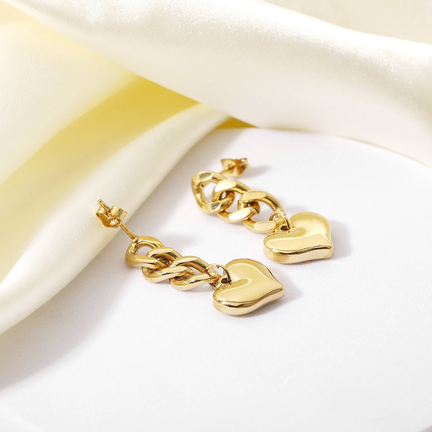 

Amaiyllis 18K Gold Minimalist Long Chain Love Heart Drop Earrings Light Luxury Hip Hop Heart Stud Earrings Jewelry For Women