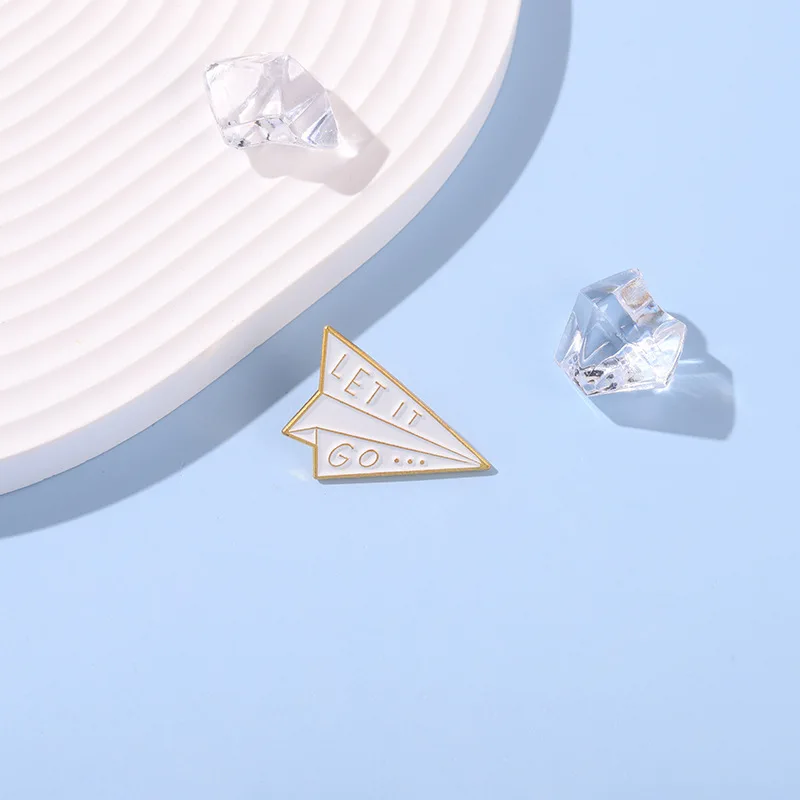

Simple Letter Airplane Shape Alloy Drip Brooch Clothing Accessories Pin Lapel pins Backpack Badge Mini Jewelry Gift Wholesale