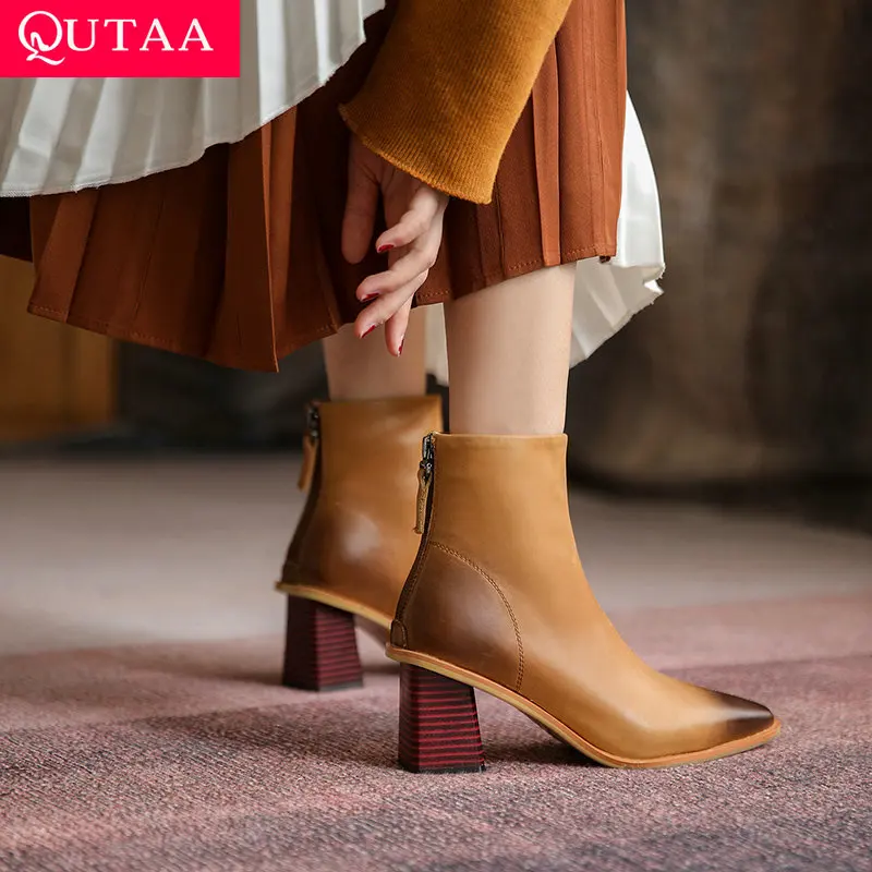 

QUTAA/2022 г. Ботильоны из натуральной кожи осенне-зимняя женская обувь на молнии с острым носком пикантные полусапожки на высоком квадратном ка...