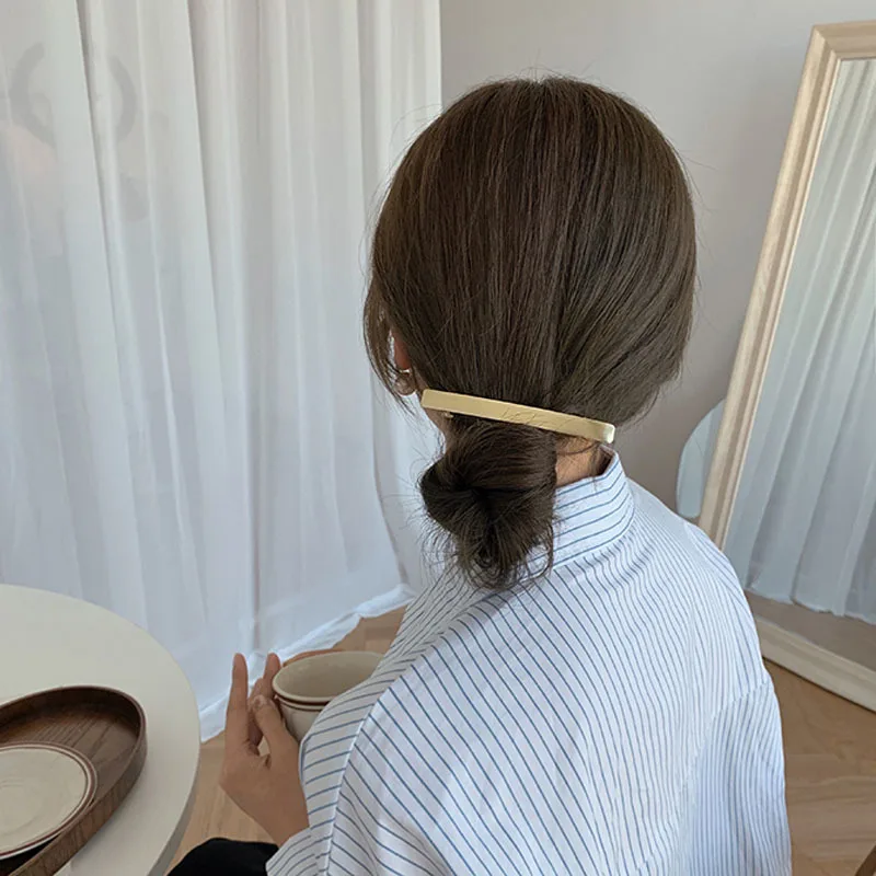 

Little luxurious Simple metal wire-drawing Women Hairpin Hollow Out Alloy Geometry Hair Clip Lady Headwear Hair Accessory