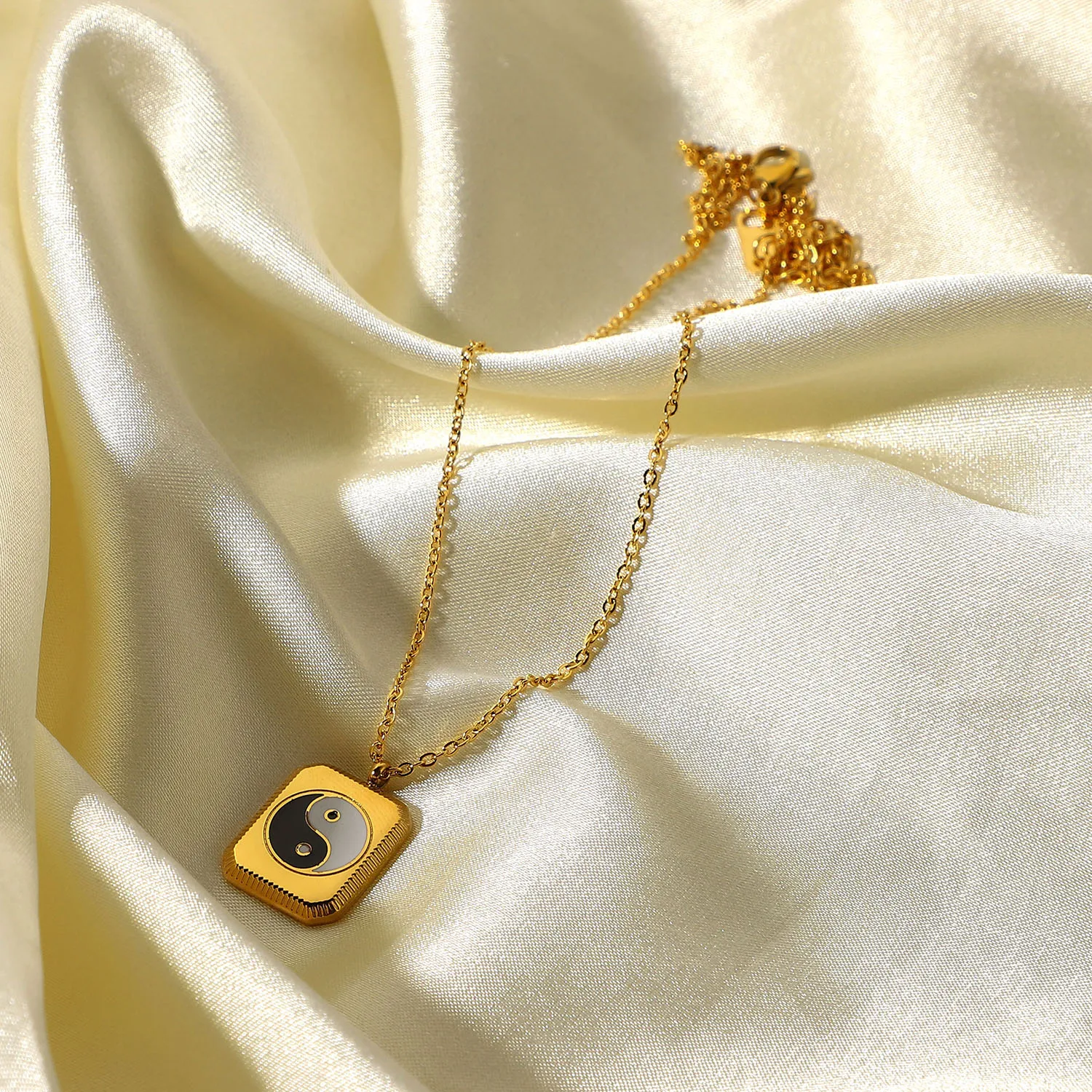 Очаровательная цепочка из нержавеющей стали квадратная черно-белая | Украшения и