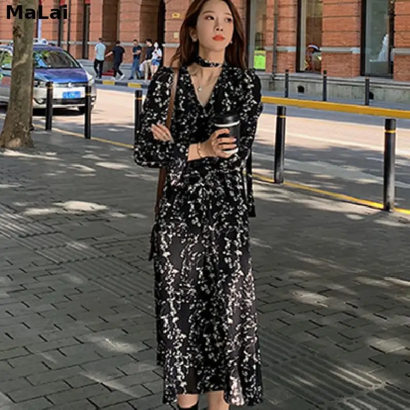 

Chic Vintage Slim Fit Bottoming Vestidos 2021 Autumn Blue Floral Printed Women Dress V Neck Flare Sleeve Waistband Chiffon Dress
