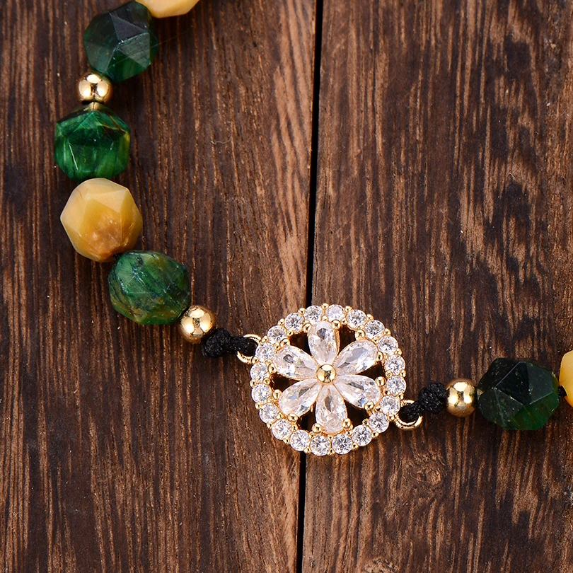 Браслет женский из натурального камня с гранеными бусинами | Украшения и