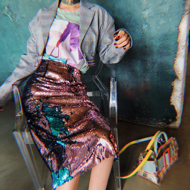 Женское короткое вечернее платье миди с блестками облегающее высокой талией и