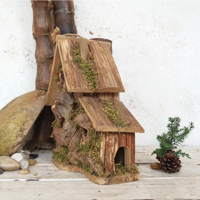 

Mountain chestnut nail tree head double oblique high and low birdhouse handmade wooden birdhouse bird's nest anti-corrosion