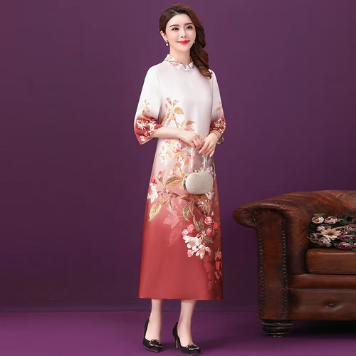 Женское длинное платье трапециевидной формы с изысканным принтом и длинным