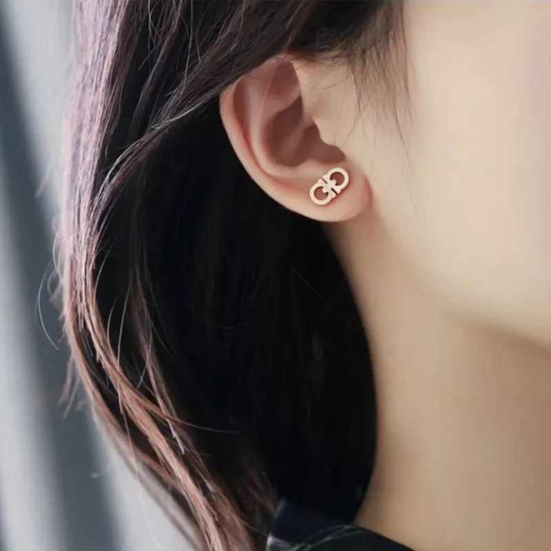 

Simple double D letter titanium steel earrings Female Wild Korean temperament earrings Rose gold trend allergy accessories