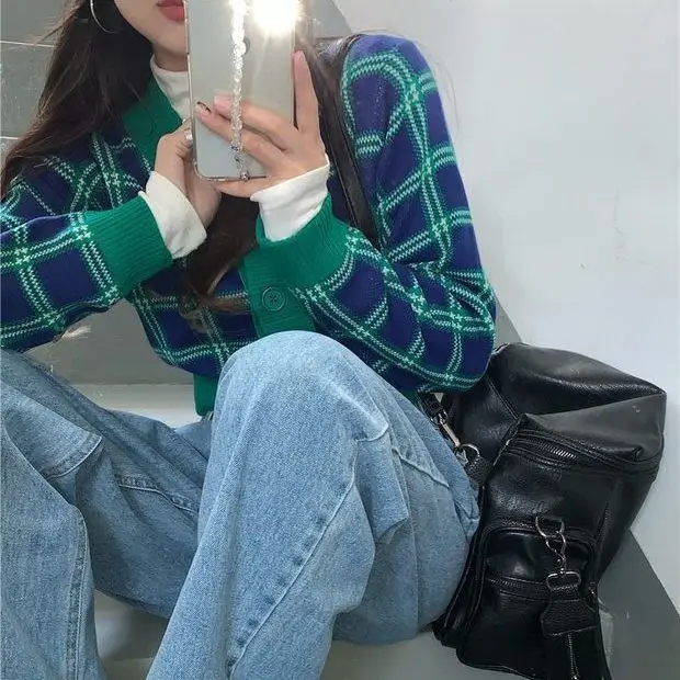 

Short color contrast sweater coat women 2021 new design check V-neck knitted cardigan long sleeve top