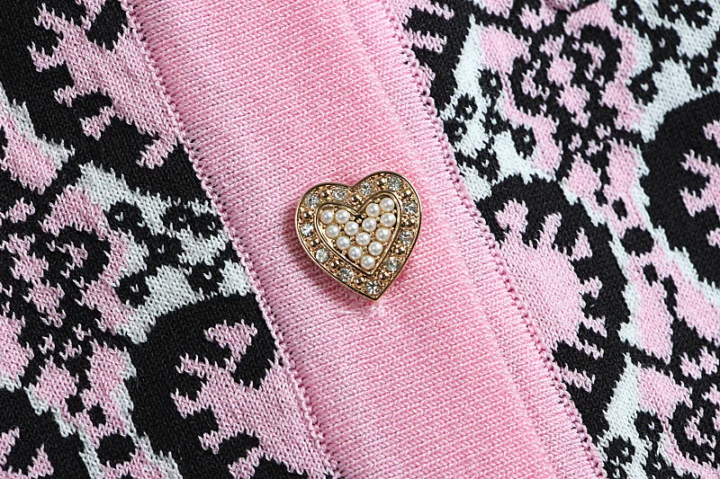 

2020 New Thin Knitted Coat Women Sweater Cardigan Hit Color Heart Jacquard Knit Sweater Coat O-neck Single Breasted Cardigan