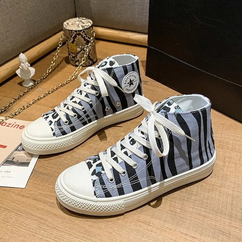 

2021 new striped wild high-top ins wind street shooting female net red with the same haze blue leopard canvas shoes women