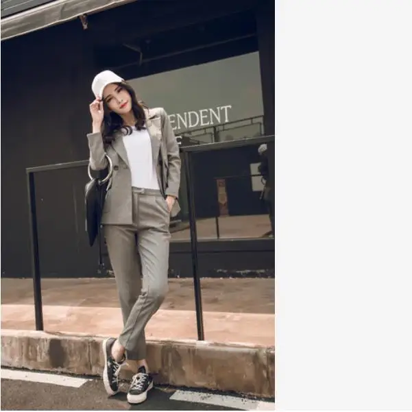 Женские комплекты из двух предметов короткий серый однотонный блейзер + штаны с