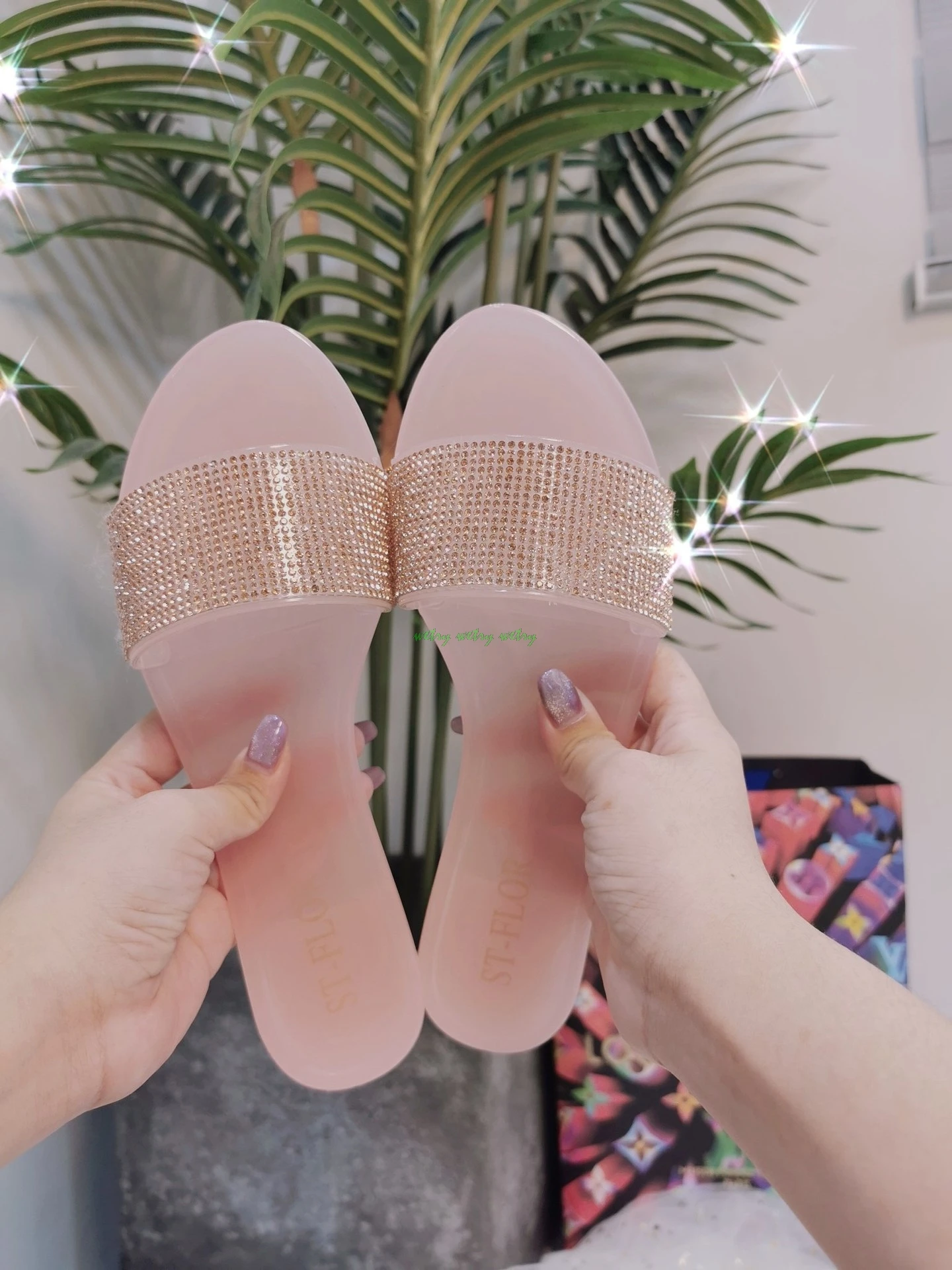 

Glitter Slippers Women Summer Sandals 2020 Fashion Bling Female Crystal Diamond Bling Beach Slides Sandals Casual Shoes Slip On