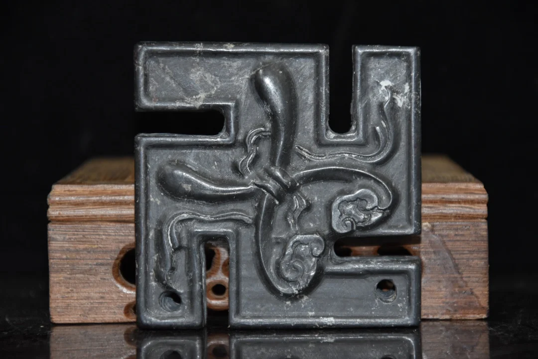 

Exquisite old jade (Wanfo brand) decoration