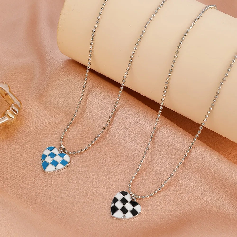 

Fashion New Checkerboard Beads Chain Necklace Pendant for Women Creative Personality Black Blue Drop Oil Love Heart Necklaces