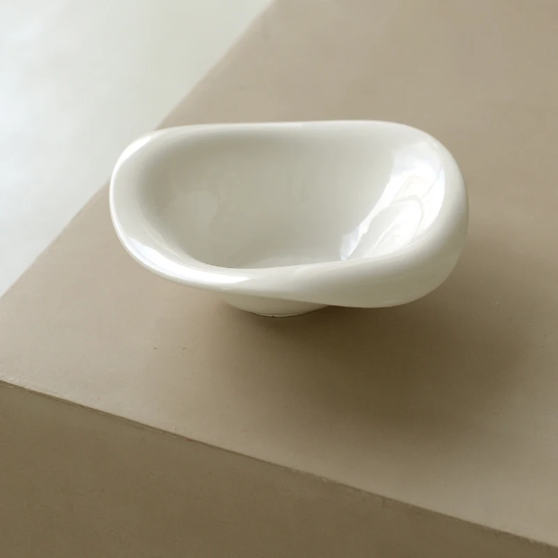 Белая керамическая волнистая чаша в скандинавском стиле Сервировочная тарелка