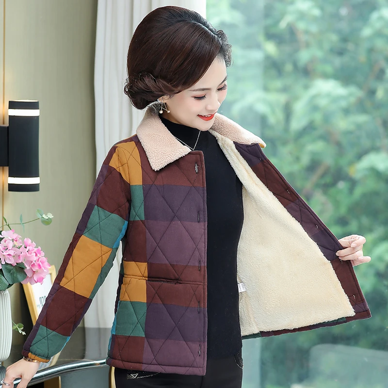 

Mother wear autumn and winter plush padded padded jacket middle-aged women's short padded jacket plaid stitching padded jacket