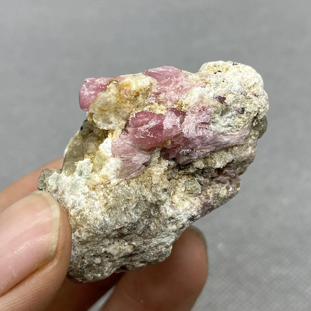 

Natural Vietnamese ruby ​​ore specimens, tourmaline crystals are rare
