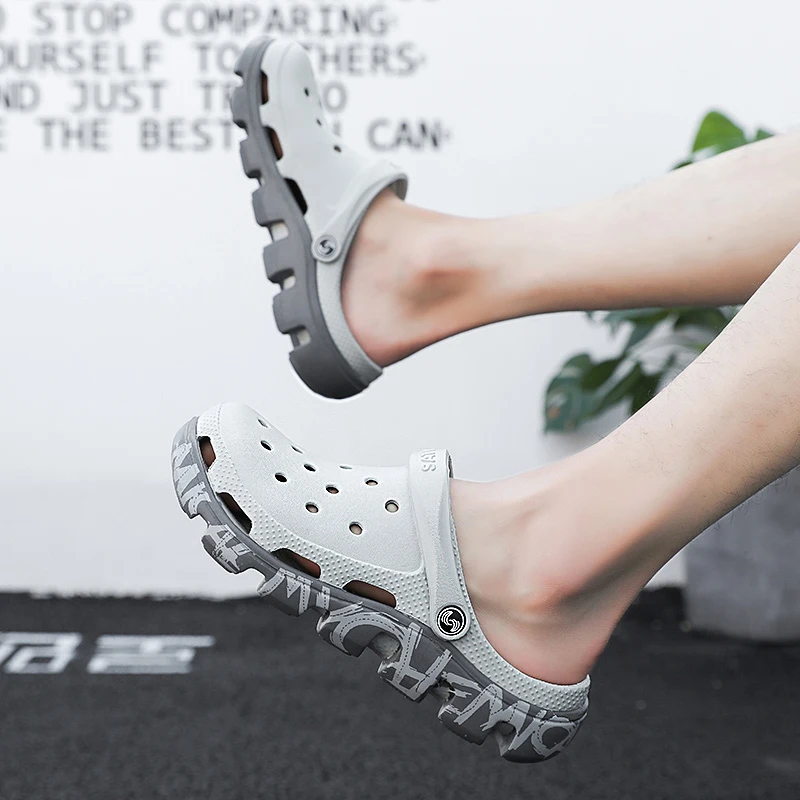 

2020 Summer Jelly Shoes Men Beach Garden Sandals Hollow Slippers Men Flip Flops Light Sandalias Outdoor 45