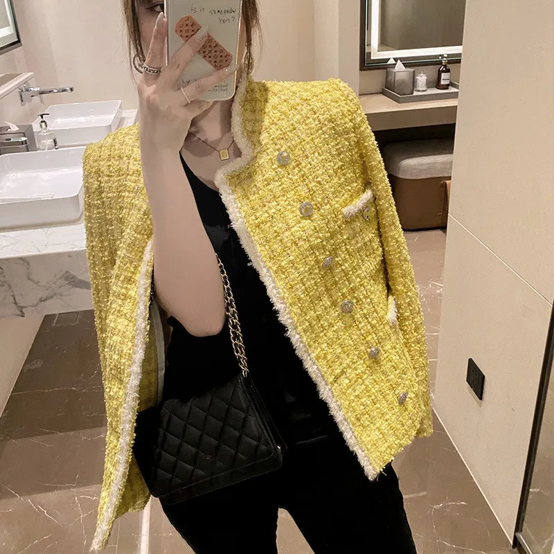 Женская твидовая куртка желтая двубортная шерстяная в клетку со стразами