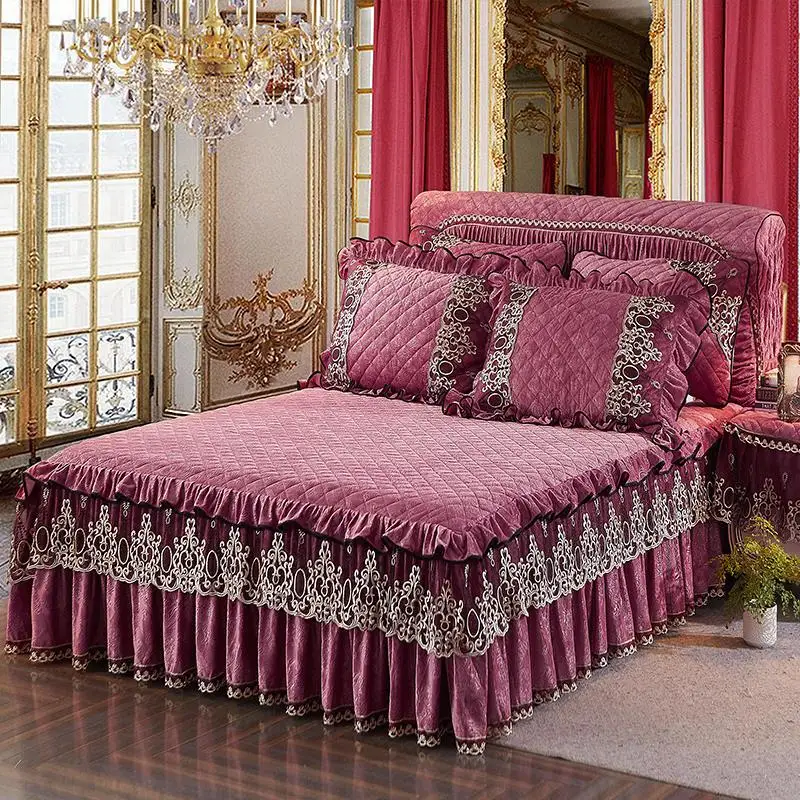 Комплект постельного белья с флисовой теплой юбкой кружевное покрывало для
