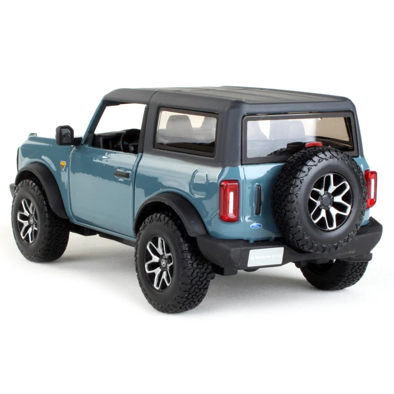 Модель автомобиля Maisto 1:24 2021 Ford Bronco Badlands модель новинка в коробке серебристый три