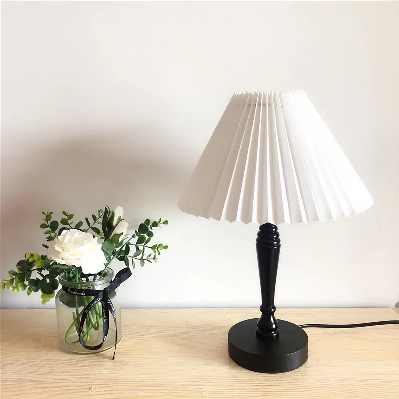 

Net red Korean Retro Vintage Vintage pleated ins girls abajur desk lamp B & B hotel night light bedroom decoration