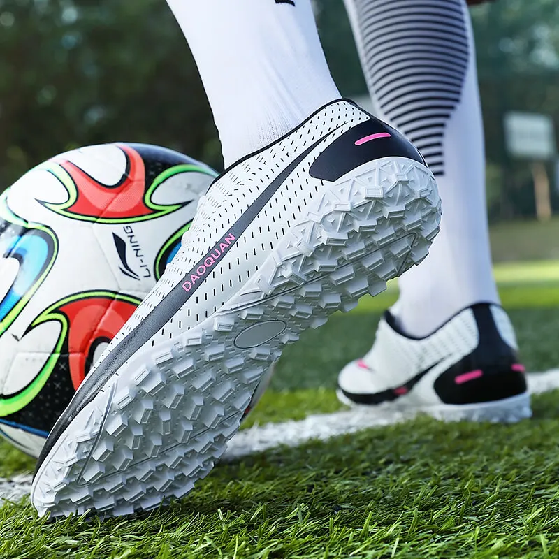 2021 New Arrival Men's Soccer Shoes Large Size Ultralight Football Shoes Women Non-Slip FG/TF Cleats Futsal Sneakers for Men