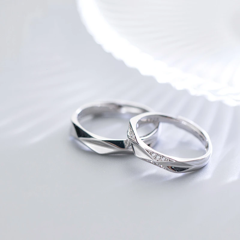 Женское кольцо из серебра 925 пробы с инкрустацией прозрачного циркония|Кольца| |