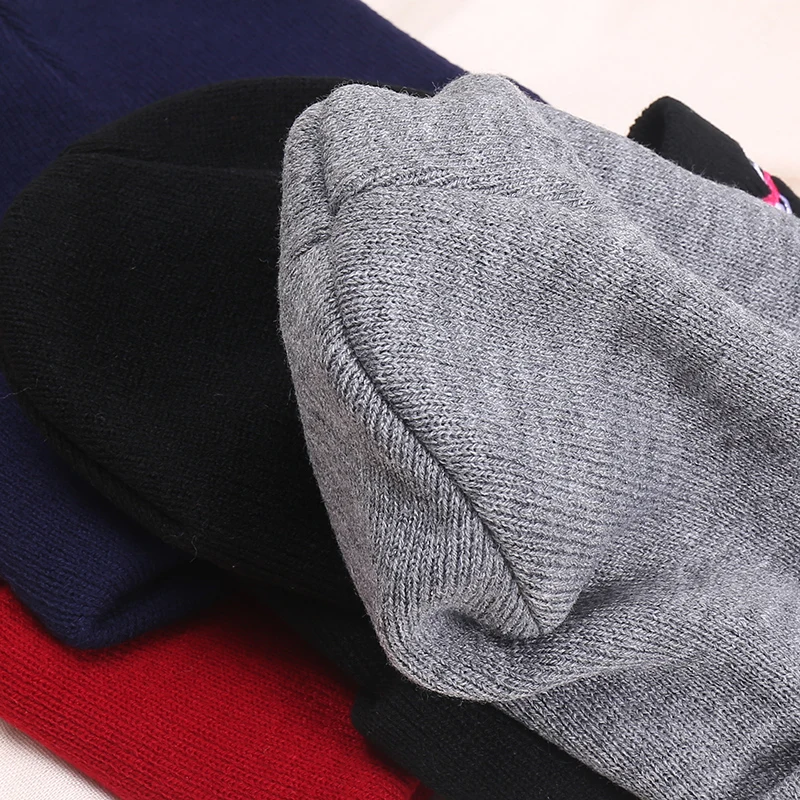 Вязаная шапка унисекс Lil Peep теплая зимняя Лыжная с вышивкой Love lil.peep в стиле