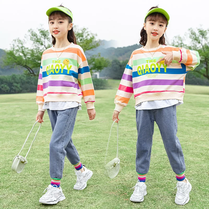 

Одежда для девочек весенне-осенние наряды для девочек возрастом от 4 до 14 лет, свитер в радужную полоску с надписью + джинсы комплекты из двух предметов одежда для больших девочек