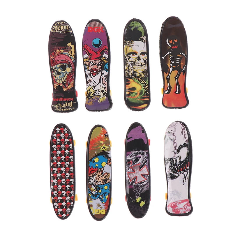 

2Pcs 1/12 Dollhouse A Random Mini Personality Doodle Four-Wheel Skateboard