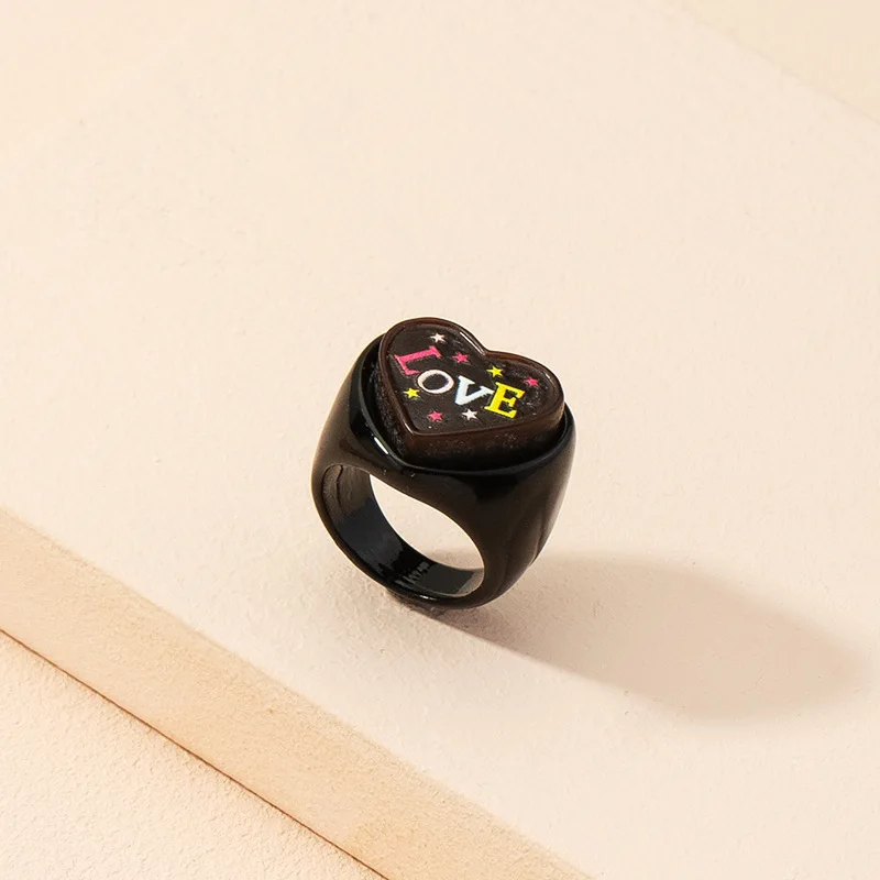 

2021 New Trend Original Luxury Designer Cute Letter Acrylic Resin Female Trend Fun Heart Letter Ring For Women Jewelry Gift
