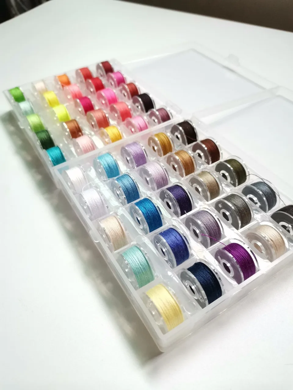 Швейные нитки из полиэстера 25 шт. Пластиковые шпульки набор вязальных окрашенных