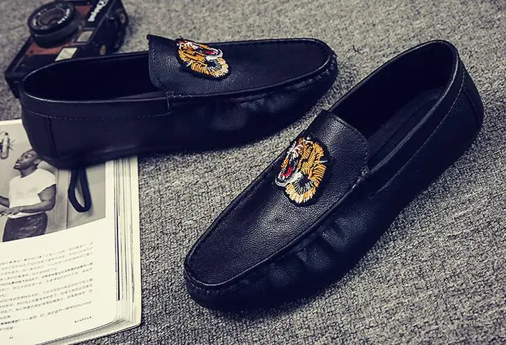 2022 Spring Summer New Hot Fashion Men Leather Casual Shoes Trend Lightweight Tiger Embroidery Cool Man Loafers Driving | Обувь