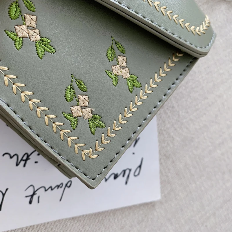 

Embroidery Crossbody Bags for Women Chains Leather Messenger Bags Flowers Sac A Main Top Handle Bag Shoulder Bag Female 2021
