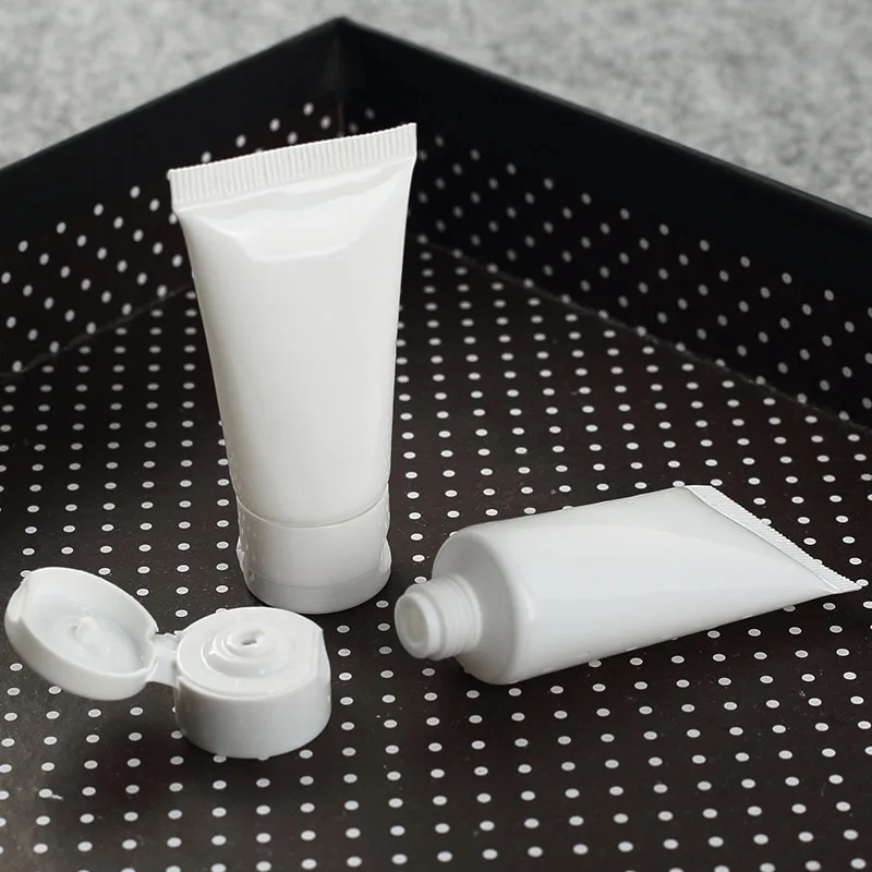 Белая пластиковая пустая мягкая бутылка для косметического крема лосьона