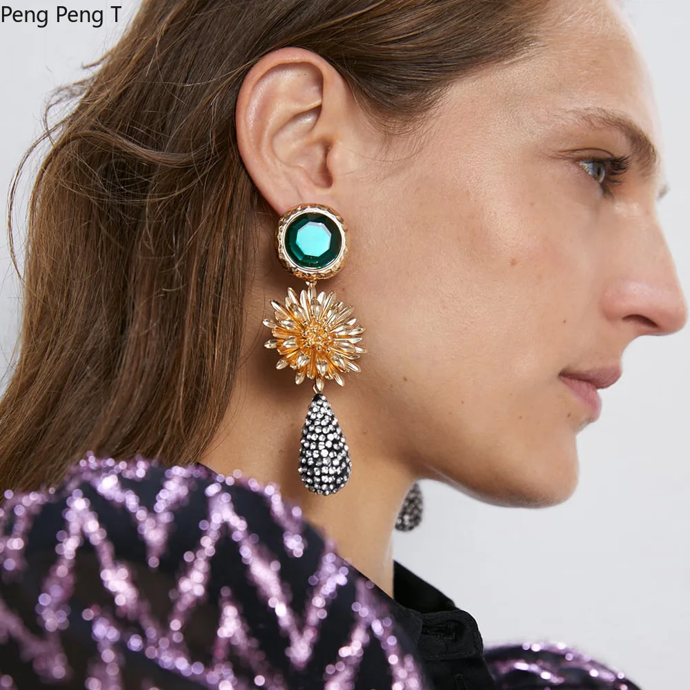 

2021Exaggerated European and American alloy Flower Pearl Earrings Retro style Rhinestone resin long earrings