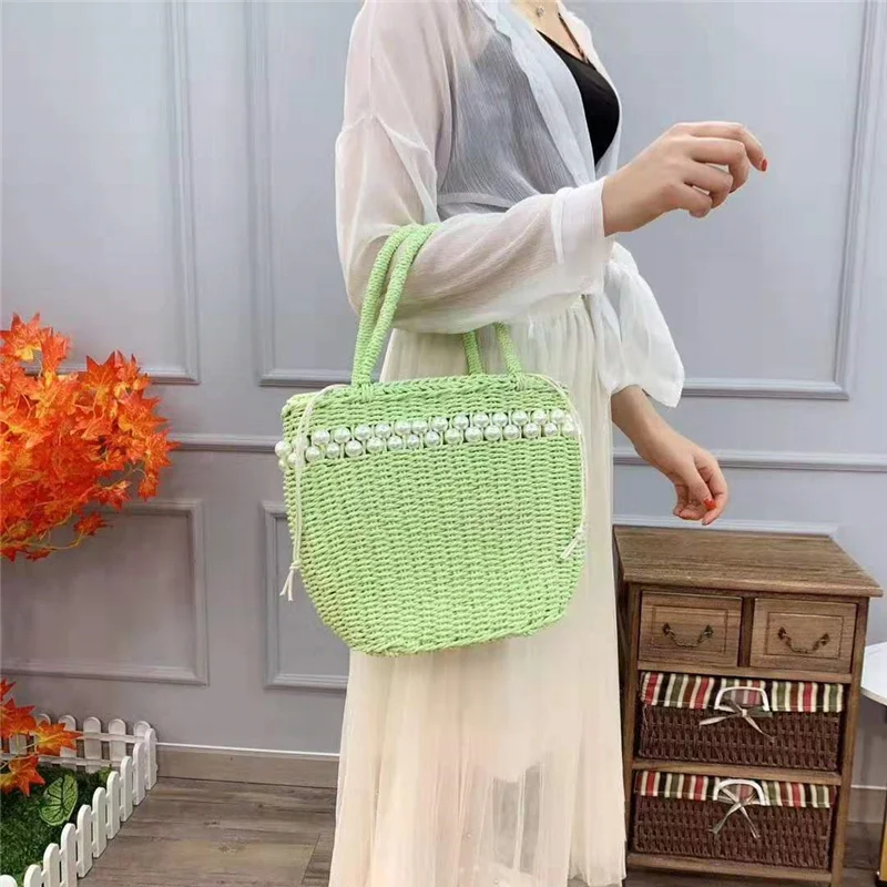 Женская сумка с инкрустированными жемчужинами соломенная верхними ручками