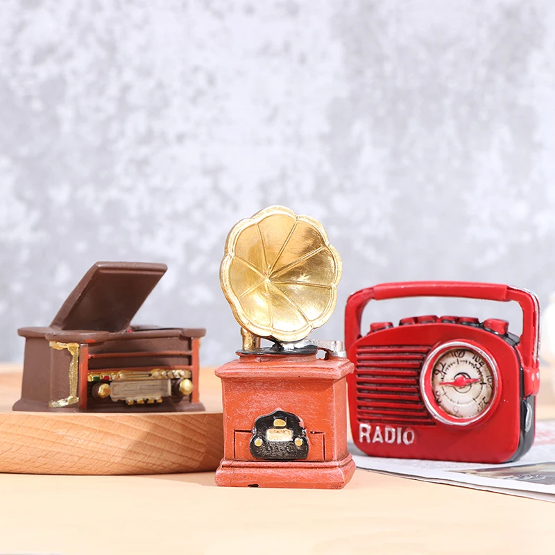 

1pcs Creative Vintage Mini Resin Crafts Phonograph Radio Model Nostalgia Living Room Home Decor Photo Prop Gifts