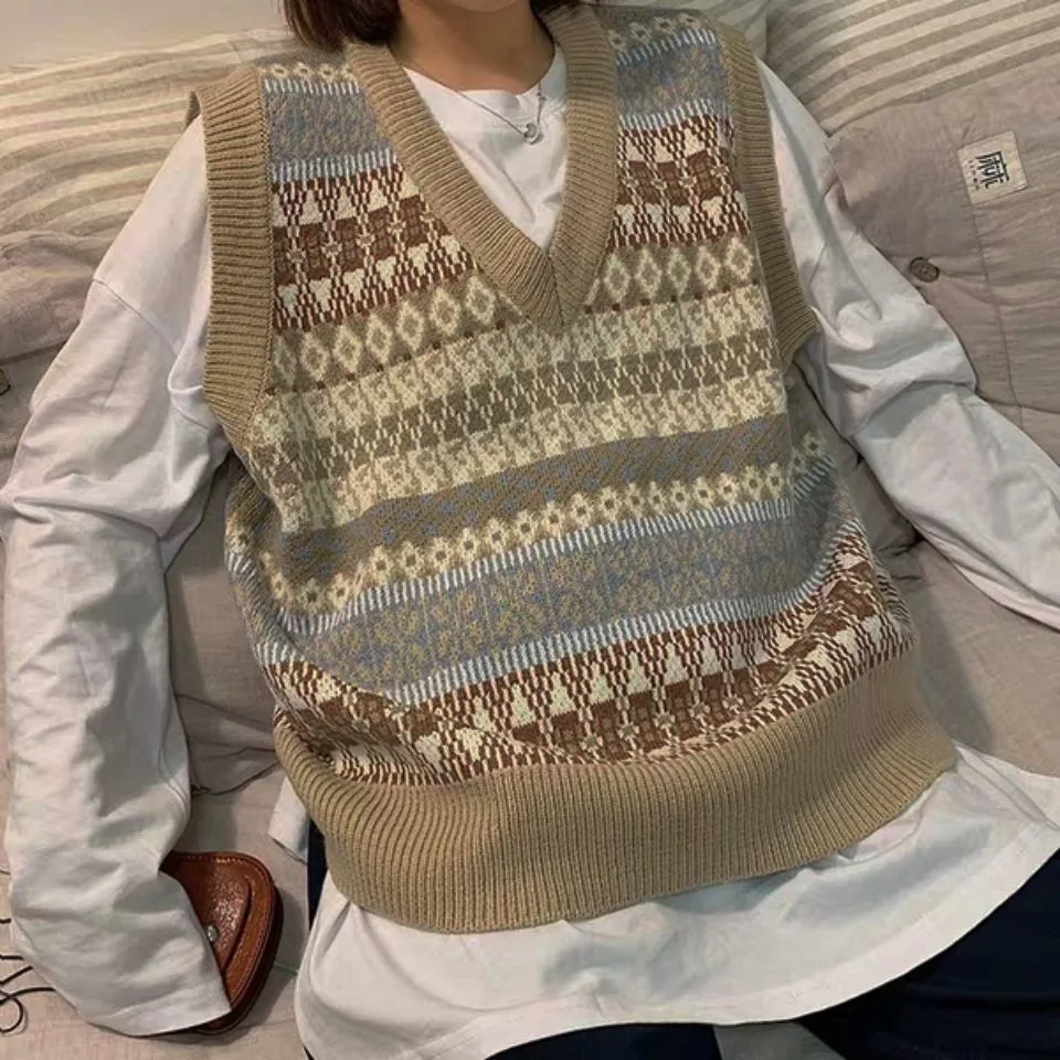 

Жилет женский трикотажный с V-образным вырезом и капюшоном