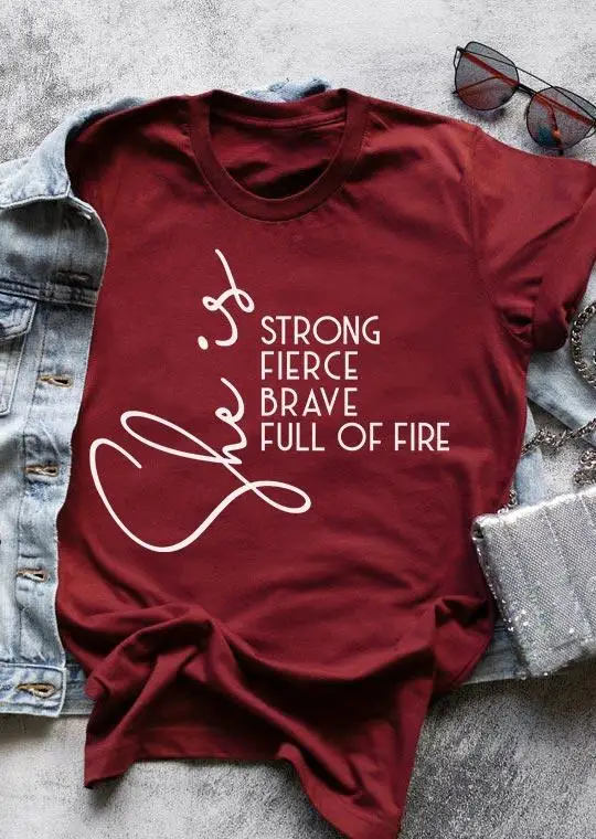Забавная футболка с надписью She Is Strong Fierce Brave Full Of Fire 100% хлопок модная женская