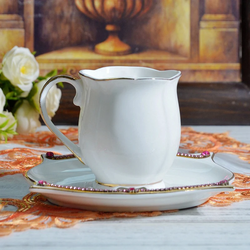 Роскошная золотая кофейная кружка с розовыми бриллиантами и блюдцем 3D тисненые