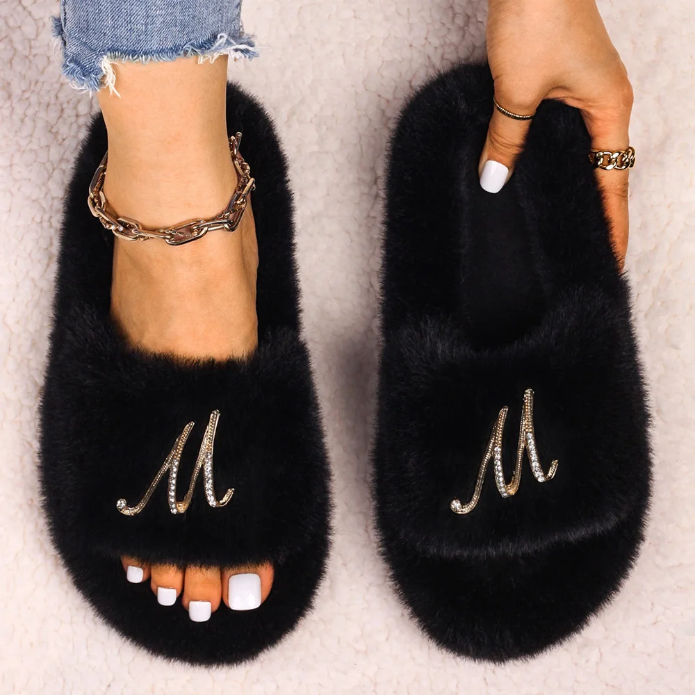 Women's Plush Slippers Designer Fluffy Flip Flops Metal Letter Decor Fashion Sandals Cozy Faux Fur Slides Female Shoes Luxury