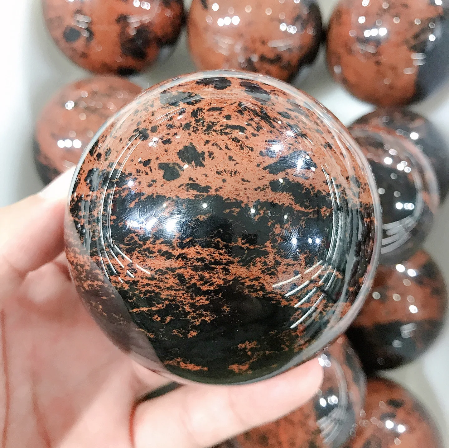 

6.5-8cm Natural Red Quartz Crystal Obsidian Ball Crystal Energy Healing Stone Aquarium Accessories for Living Room Home Decorati