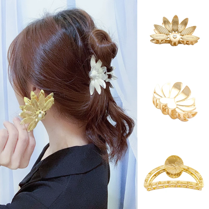 

New Fashion Girl Hair Claw Flower Pearl Hairpin Crab Gold Retro Crown Shape Hair Clips Christmas Hair Accessories For Women