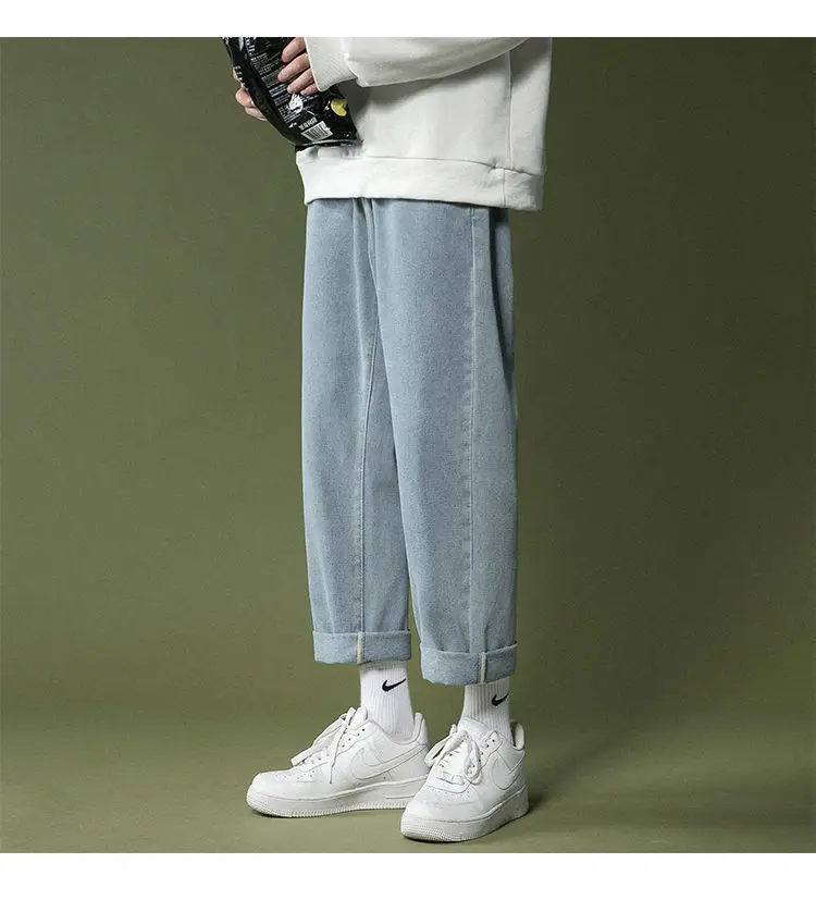 

Loose jeans male version of the trend