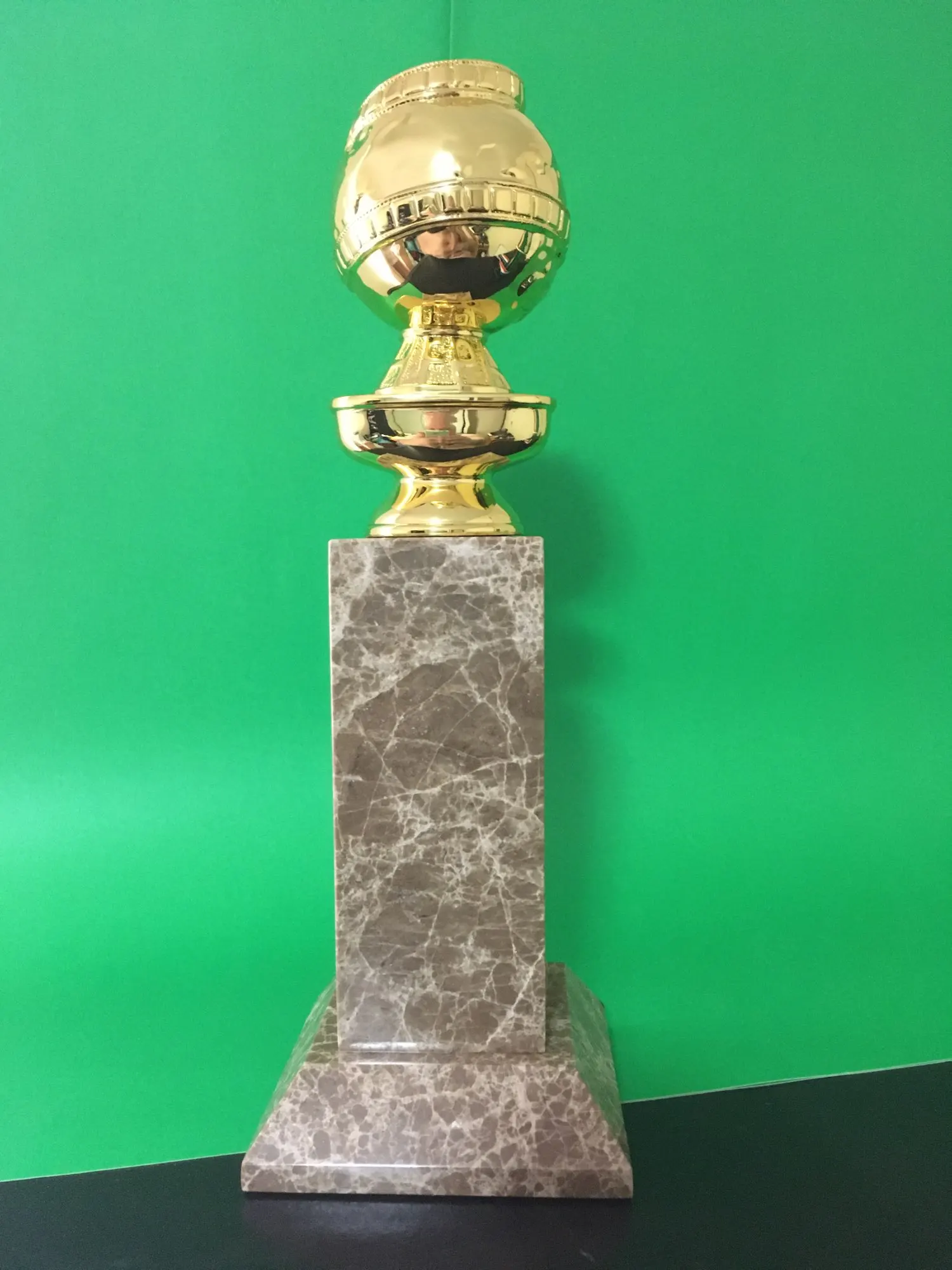 

2021 New 24K Real 1:1 Zinc Alloy Golden Globe Awards replica Zinc Diecast Golden Globe Trophy Souvenirs Awards for Movie trophy