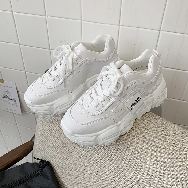 Женские кроссовки из ПУ кожи белые на толстой подошве для бега весна 2020 | Спорт и