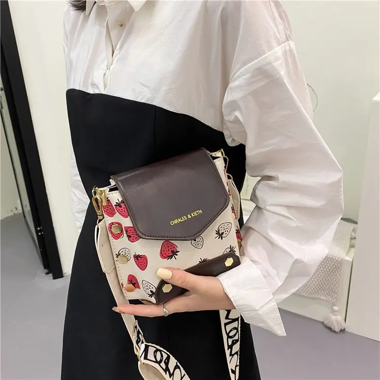 

2021 Summer Popular Bags Women Bags Fashion Printing Strawberry Mobile Phone Bags Korean Ladies Shoulder Bags Messenger Bags