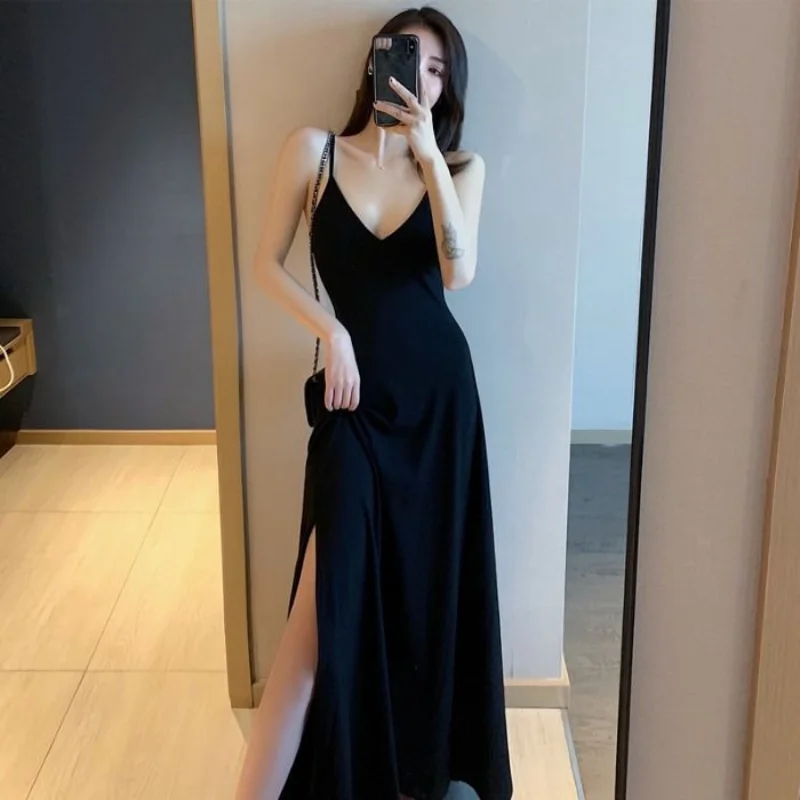 

2021 Новое Стильное маленькое черное платье с подтяжками, сексуальное и нежное с V-образным вырезом, длинное черное платье в стиле ретро с разр...